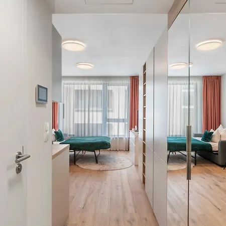 Real Living By Refa Karlin 408 * Prague