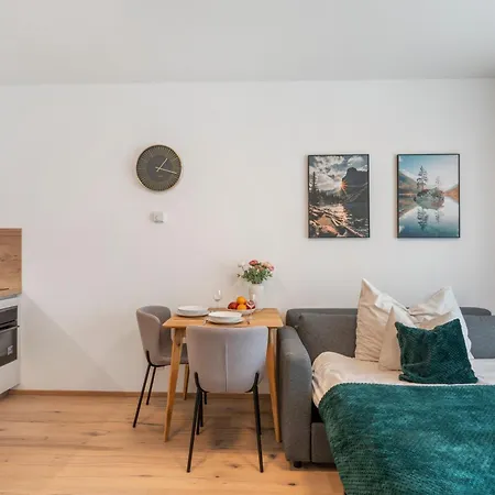 Real Living By Refa Karlin 408 Appartamento