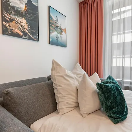 Real Living By Refa Karlin 408 Praga